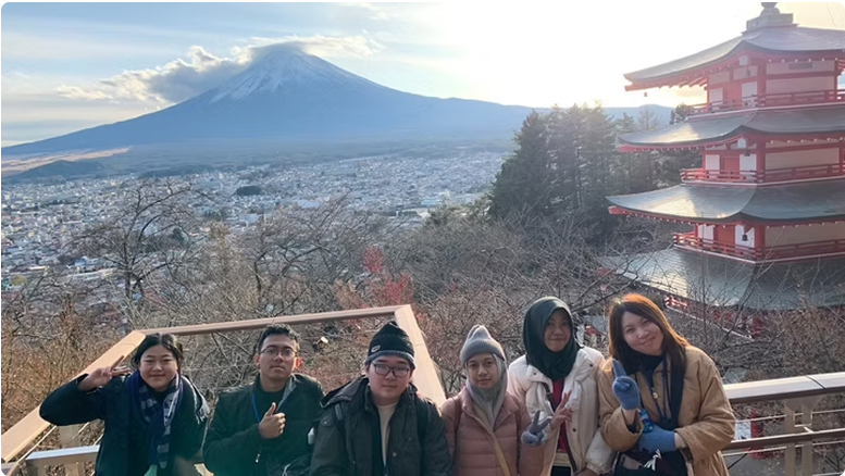 新倉山浅間神社 富士山体験の様子