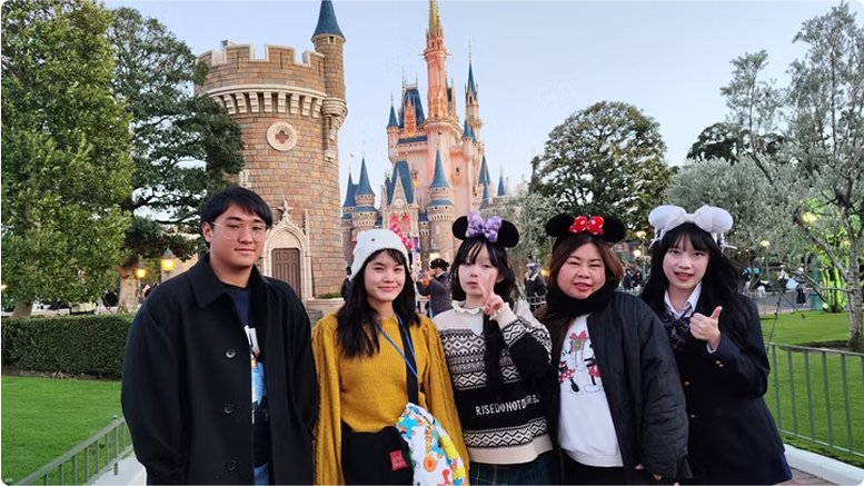 ディズニーランド テーマパーク体験の様子